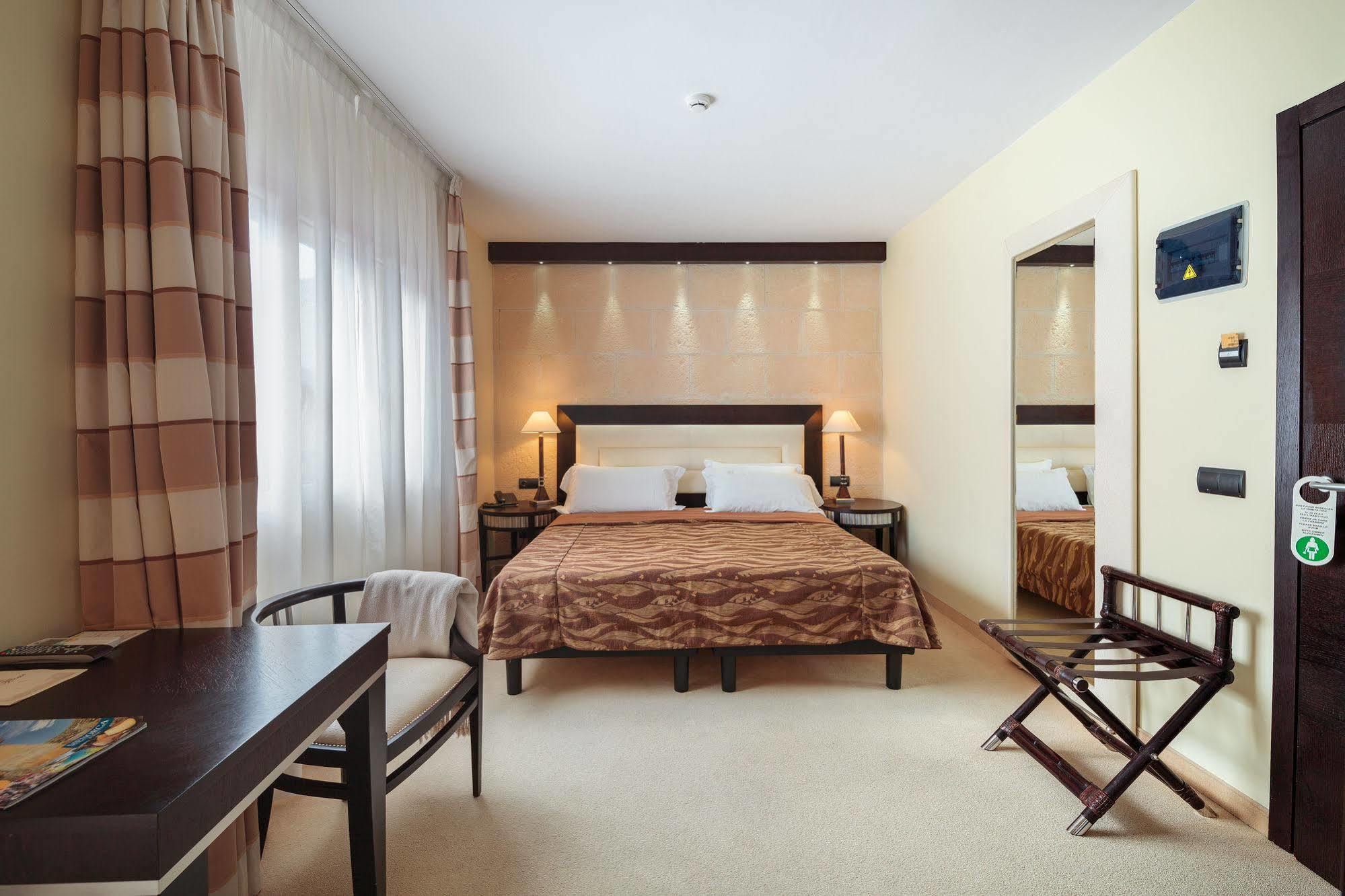 מאהון Hotel San Miguel מראה חיצוני תמונה